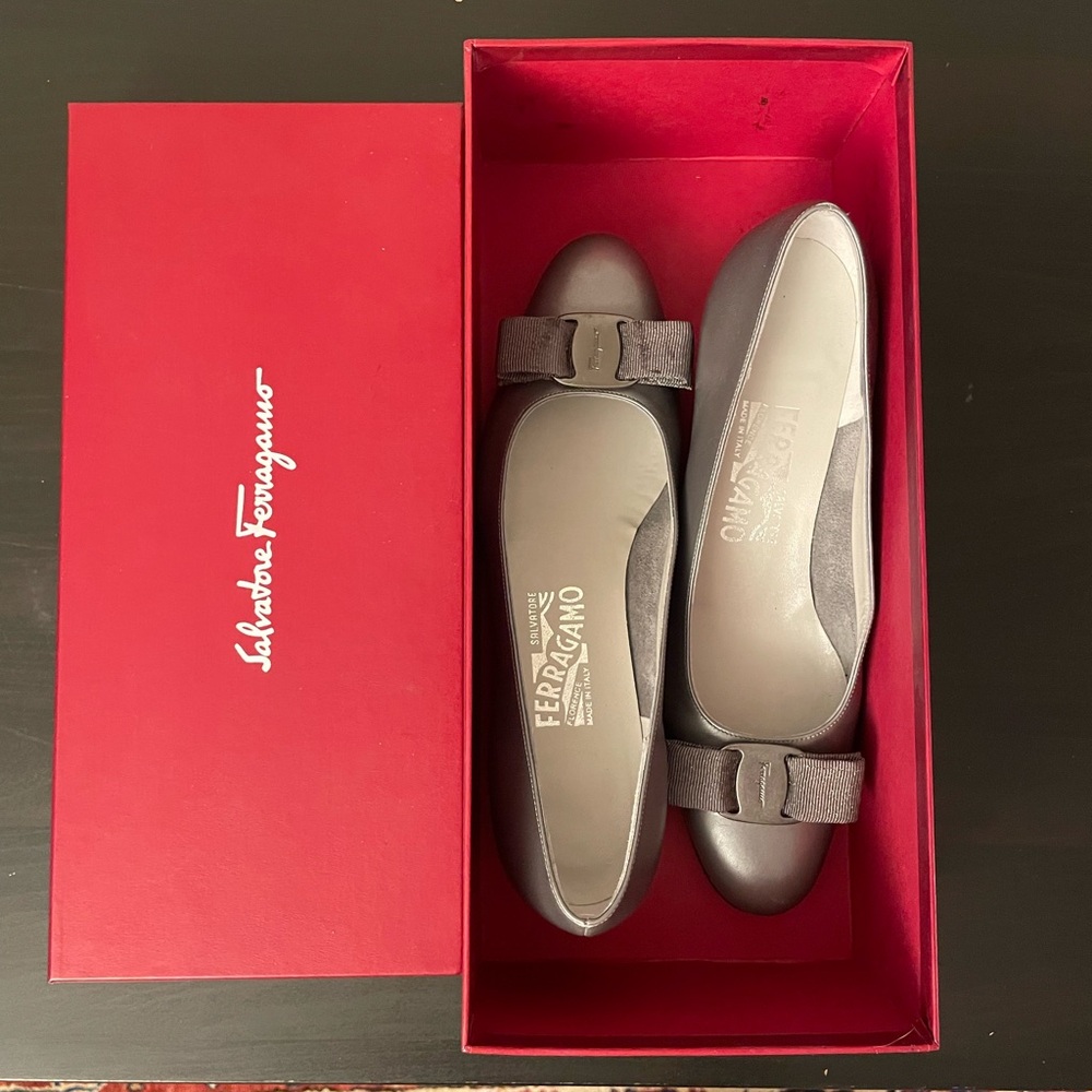 Salvatore Ferragamo Women's Silver Vara Pumps with Bow